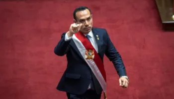 José Jerí asume la presidencia de Perú tras vacancia de Boluarte