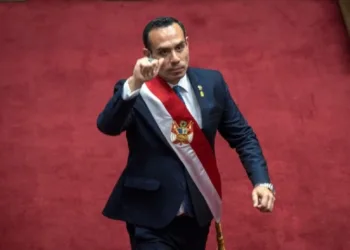 José Jerí asume la presidencia de Perú tras vacancia de Boluarte