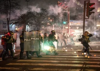 Represión policial a protesta en Perú dejó al menos un muerto y varios heridos
