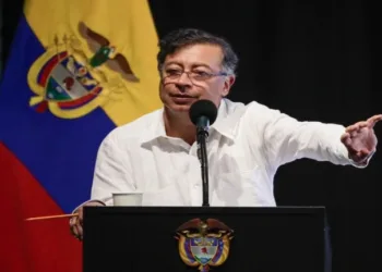 Presidente colombiano acusa a Donald Trump de desatar «una guerra étnica» en EE.UU.