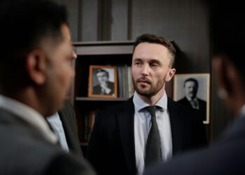 Los beneficios de acertar al elegir abogado defensor