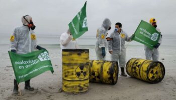 Aparición simulada de bidóns radiactivos nunha praia de Vigo