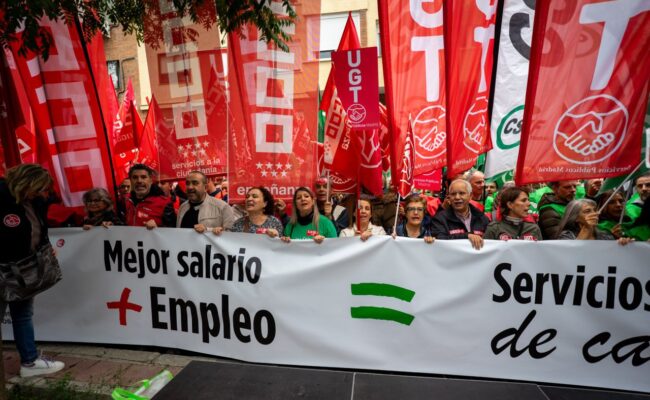 CCOO, UGT y CSIF se concentraron en toda España contra el deterioro del tejido público y para decir ¡basta ya! al ministro Óscar López: o se sienta a negociar o tendrá huelga general