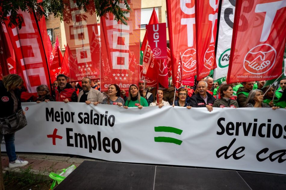 CCOO, UGT y CSIF se concentraron en toda España contra el deterioro del tejido público y para decir ¡basta ya! al ministro Óscar López: o se sienta a negociar o tendrá huelga general