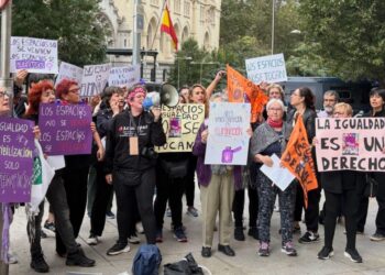 El Ayuntamiento de Madrid comienza el «desmantelamiento» de los espacios de igualdad con el traslado del Gloria Fuertes de Vicálvaro