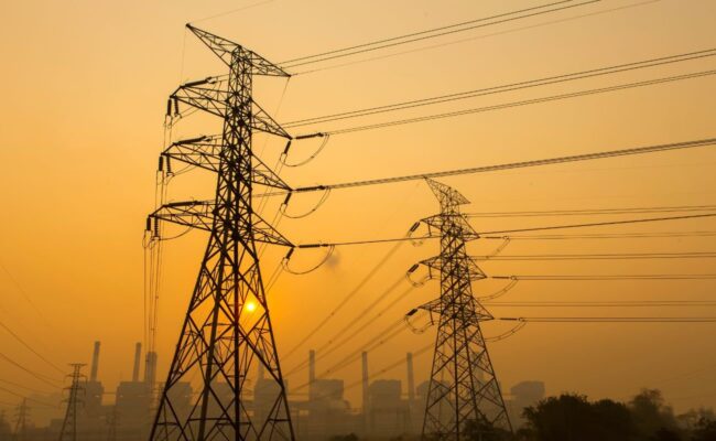 El recibo de la luz del usuario medio es un 15% más caro que hace un año, según un análisis de FACUA