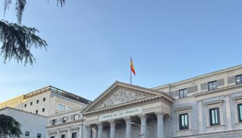 El PSOE se alinea con PP y Vox y deja caer la ILP que contaba con más firmas de la última década