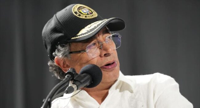 Petro denuncia maniobras de desinformación de la CIA contra su gobierno