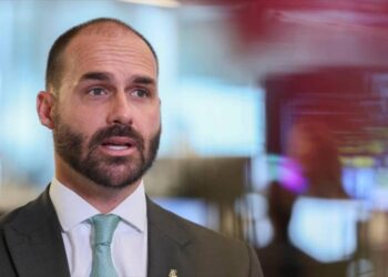 Hijo de Bolsonaro, imputado por obstaculizar causa contra su padre