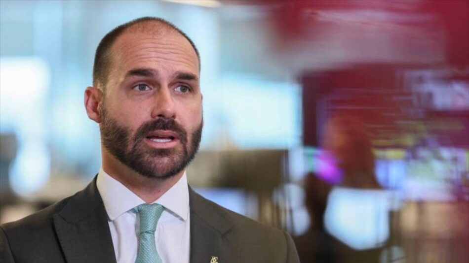 Hijo de Bolsonaro, imputado por obstaculizar causa contra su padre