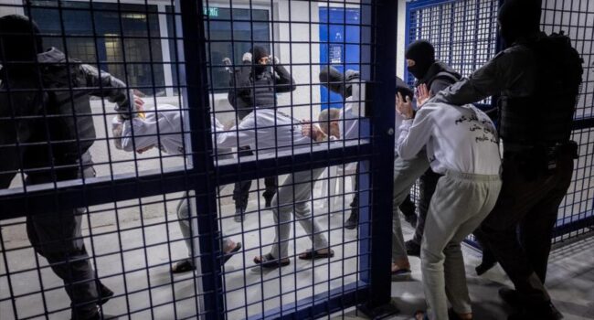 98 palestinos murieron y cientos desaparecieron en cárceles israelíes