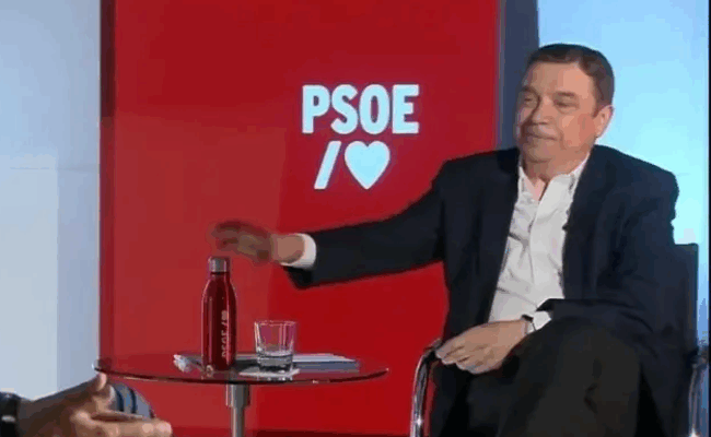 El Ministerio de Agricultura, Pesca y Alimentación prohíbe criar gallinas y aves de corral al aire libre por el aumento de riesgo de gripe aviar