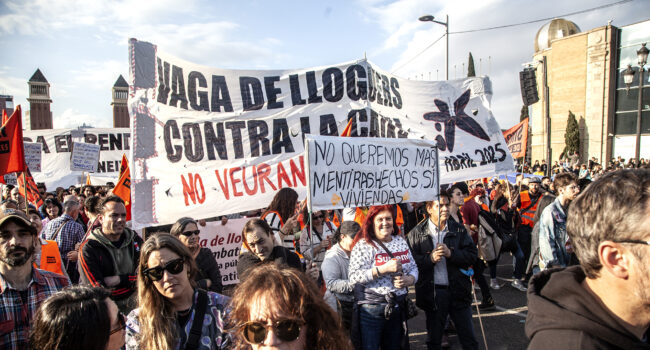Victoria rotunda de la huelga de alquileres contra La Caixa: 1.700 pisos pasan a ser públicos y protegidos para siempre