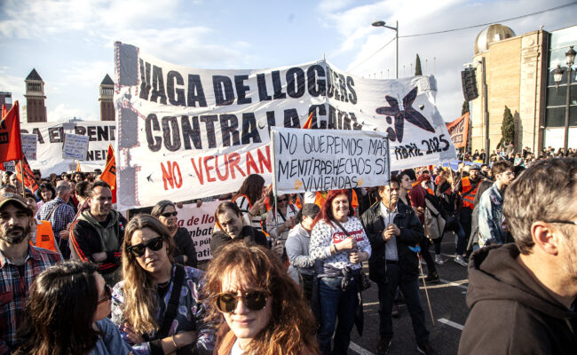 Victoria rotunda de la huelga de alquileres contra La Caixa: 1.700 pisos pasan a ser públicos y protegidos para siempre
