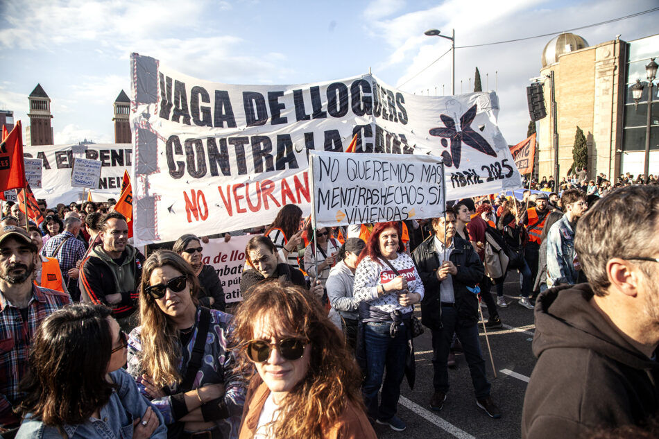 Victoria rotunda de la huelga de alquileres contra La Caixa: 1.700 pisos pasan a ser públicos y protegidos para siempre