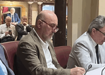 IU carga contra el Gobierno de Murcia por abandonar a los trabajadores del transporte mientras miles de empleados de Amazon están en huelga