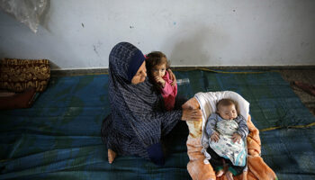 Mujeres embarazadas, madres y bebés en Gaza se enfrentan a un crudo invierno sin apenas ayuda  