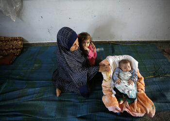 Mujeres embarazadas, madres y bebés en Gaza se enfrentan a un crudo invierno sin apenas ayuda  