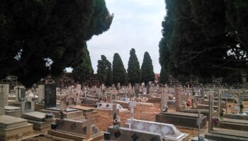 PSPV, Compromís, el Grup per la Recerca y UGT rinden homenaje a las víctimas del franquismo en Castelló en un acto conjunto por la Memoria, la Dignidad y la Justicia