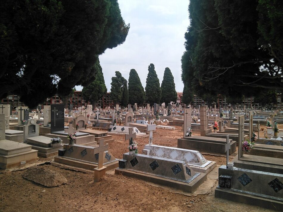 PSPV, Compromís, el Grup per la Recerca y UGT rinden homenaje a las víctimas del franquismo en Castelló en un acto conjunto por la Memoria, la Dignidad y la Justicia