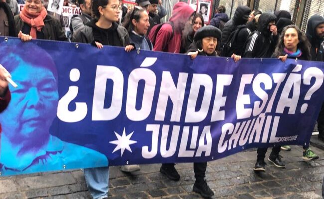 Protestas en Chile para exigir justicia para Julia Chuñil a un año de su desaparición
