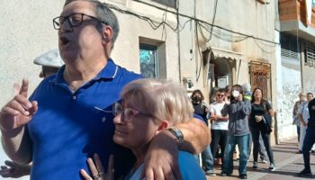 Paralizado temporalmente el desahucio de Santi, pensionista de Alcantarilla, tras la movilización vecinal