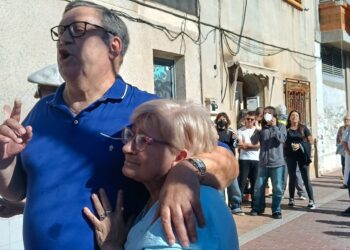 Paralizado temporalmente el desahucio de Santi, pensionista de Alcantarilla, tras la movilización vecinal