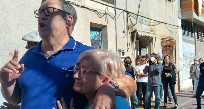 Paralizado temporalmente el desahucio de Santi, pensionista de Alcantarilla, tras la movilización vecinal