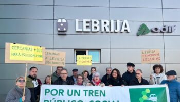 La plataforma por el tren de la Costa Noroeste  pide mejorar las cercanías por tren entre Lebrija y Sevilla