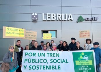 La plataforma por el tren de la Costa Noroeste  pide mejorar las cercanías por tren entre Lebrija y Sevilla