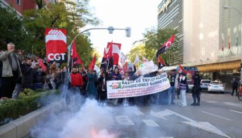 Trabajadoras de El Corte Inglés se concentran ante las tiendas de los grandes almacenes para visibilizar sus condiciones laborales