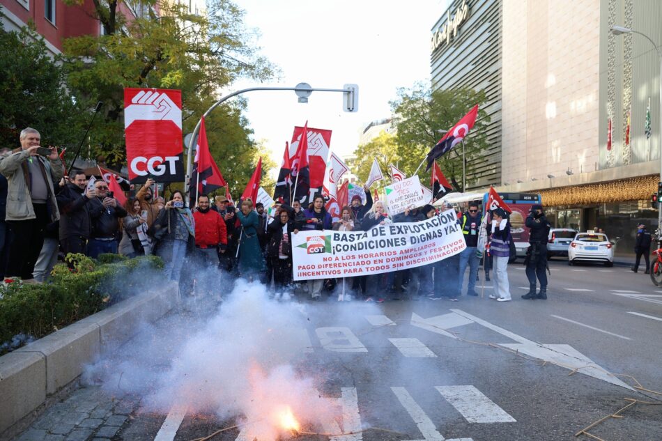 Trabajadoras de El Corte Inglés se concentran ante las tiendas de los grandes almacenes para visibilizar sus condiciones laborales