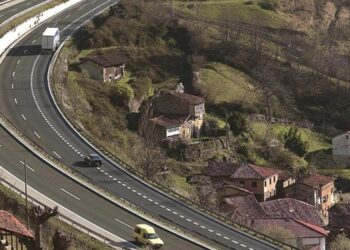 Izquierda Unida exige la liberalización de la autopista AP-66