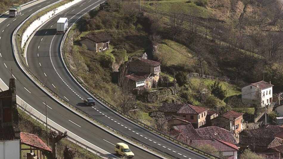 Izquierda Unida exige la liberalización de la autopista AP-66