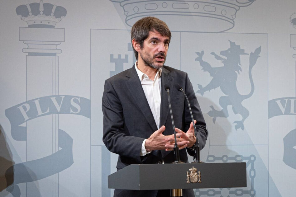 El ministro de Cultura, Ernest Urtasun, anuncia en el Congreso el inicio del procedimiento de extinción de cuatro fundaciones franquistas