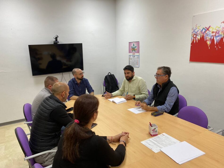 IU Sevilla denuncia la precariedad de la plantilla de las piscinas municipales