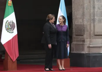 Sheinbaum recibe a Xiomara Castro en visita oficial a México