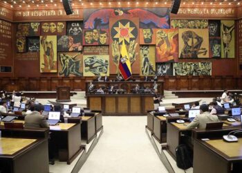 Ecuador aprueba el presupuesto para 2026 cuestionando por la oposición