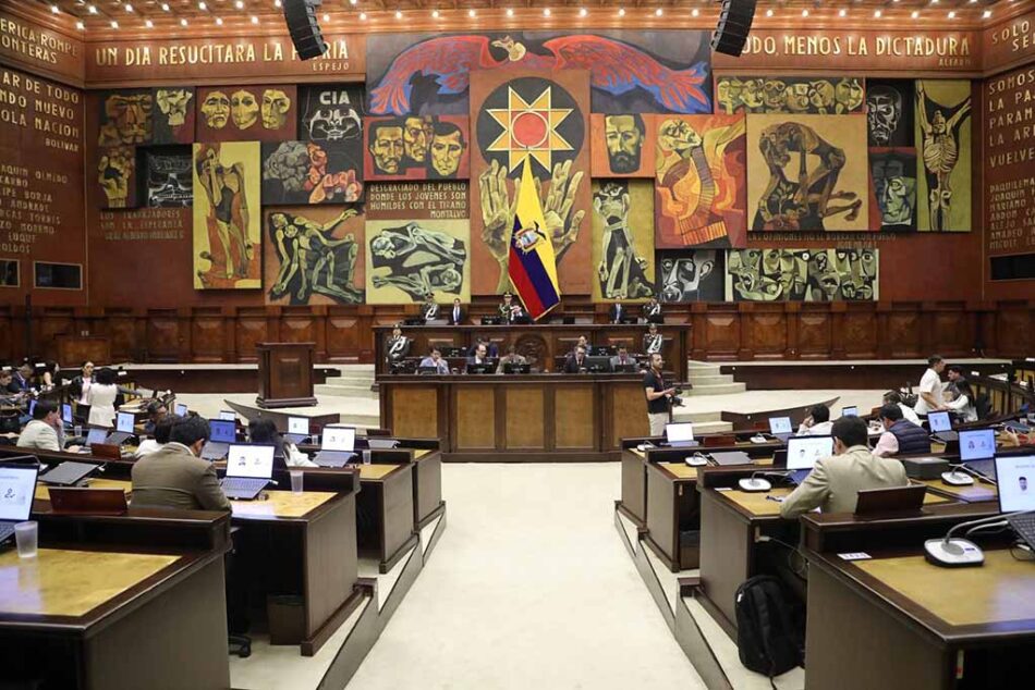 Ecuador aprueba el presupuesto para 2026 cuestionando por la oposición