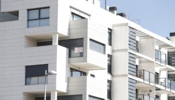 La FRAVM defiende que el Ayto. de Madrid penalice en el IBI las viviendas que lleven dos años vacías y bonificar las de protección oficial