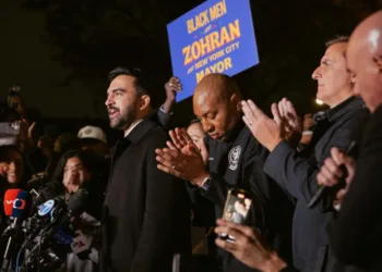 EE.UU.: mientras Trump niega presupuesto para New York, candidato Zohran Mamdani lidera encuestas