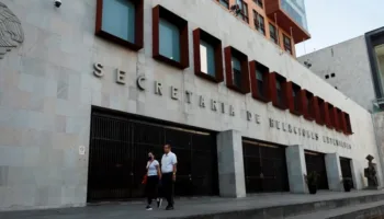 México lamenta y rechaza «decisión unilateral» de Perú de romper relaciones diplomáticas