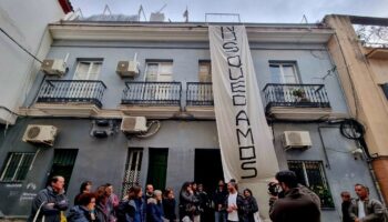 Un bloque de pisos del centro de Sevilla (C/ Divina Pastora) se pone en lucha frente a un casero que quiere echar a los vecinos de forma ilegal