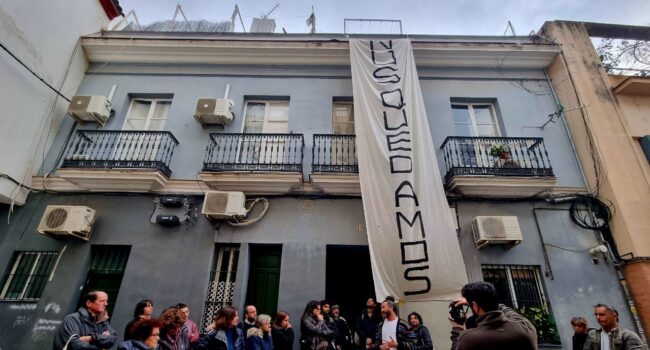 Un bloque de pisos del centro de Sevilla (C/ Divina Pastora) se pone en lucha frente a un casero que quiere echar a los vecinos de forma ilegal