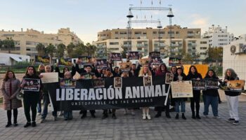 Protesta frente al el Circ de Nadal contra el uso de animales en espectáculos