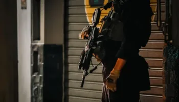 Gobierno de Milei crea Policía Migratoria con agentes comprometidos con la represión