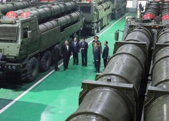 Kim visita producción de un arma “superpotente” y “estratégico”