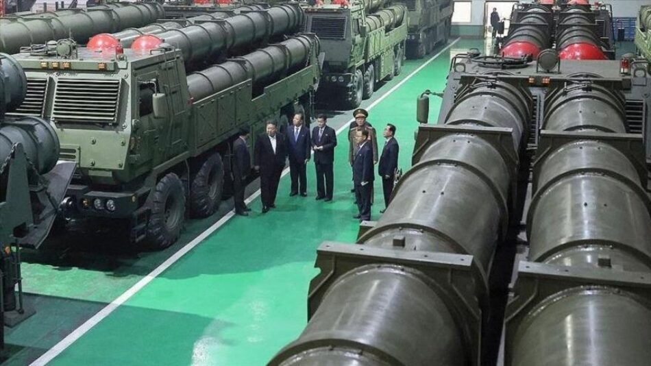 Kim visita producción de un arma “superpotente” y “estratégico”