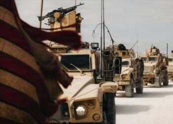 Convoy militar de EEUU entra en Deir Ezzor, Siria, escoltado por aviones