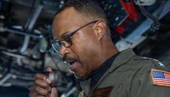 EEUU expulsa al jefe de Comando Sur por cuestionar ataques en Caribe